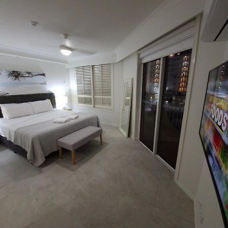 Apr Private Suites Moroccan By The Beach Gold Coast Exterior foto